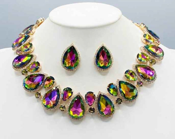 VITRAIL OIL SPILL COLOR Teardrop Stones Surrounding Clear Stones Formal Necklace Set with Gold Accents ( 2045 RBAB )
