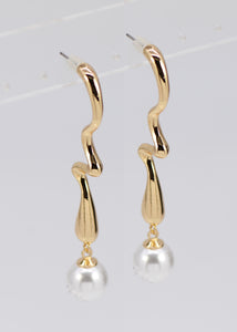 GOLD METAL EARRINGS DANGLING PEARLS ( 3795 GLCRM )