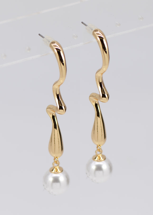 GOLD METAL EARRINGS DANGLING PEARLS ( 3795 GLCRM )