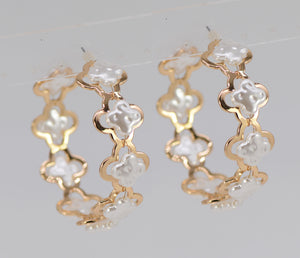 GOLD HOOP EARRINGS CREAM QUATREFOIL ( 4942 GLCRM )