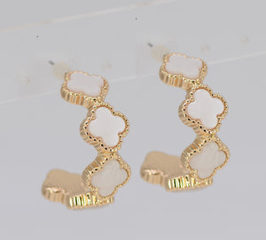 GOLD QUATREFOIL EARRINGS WHITE ( 4991 GLWHT )