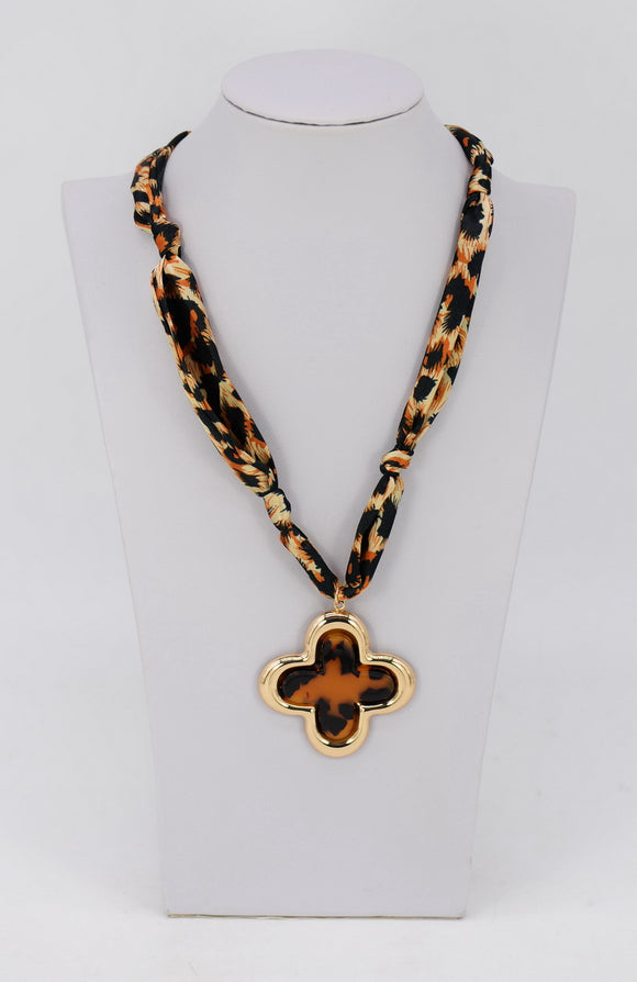 GOLD TORTOISE SHELL QUATREFOIL NECKLACE ( 1642 GLTOR )