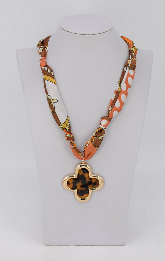 NATURAL TORTOISE SHELL QUATREFOIL NECKLACE ( 1642 NTTOR )