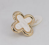 WHITE QUATREFOIL STRETCH RING ( 1014 GLWHT )