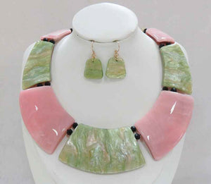 GOLD PINK GREEN PRINT ACRYLIC NECKLACE SET ( 3681 PG )
