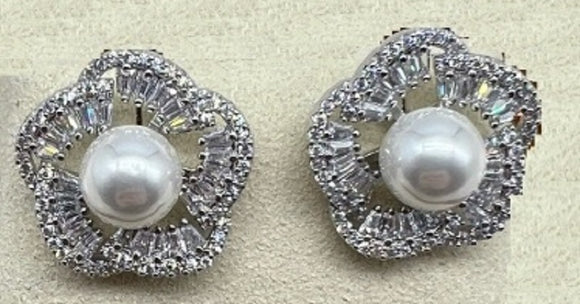 SILVER STUD EARRINGS CLEAR STONES WHITE PEARLS ( 159 3CL )