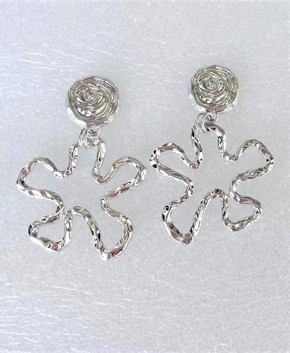 SILVER METAL EARRINGS ( 1224 RH )