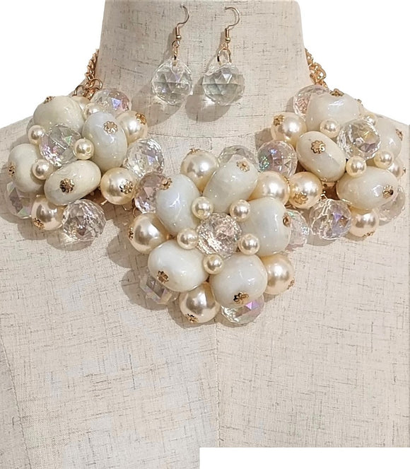 CHUNKY GOLD NECKLACE PEARLS ( 3565 GPWHTAB)