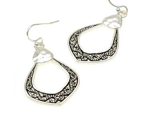 SILVER FILIGREE DANGLING EARRINGS ( 30638 S )