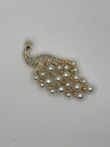 GOLD PEACOCK BROOCH CLEAR STONES CREAM PEARLS ( 06742 CM )