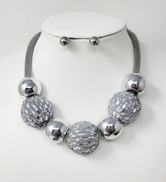 SILVER BALL NECKLACE SET CLEAR STONES ( 10700 RCL )