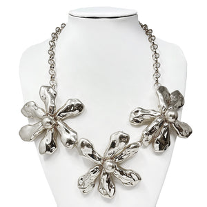 SILVER FLORAL METAL NECKLACE SET ( 10786 R )