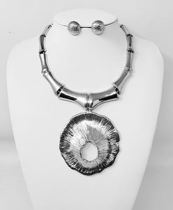 SILVER METAL NECKLACE SET ( 10791 R )