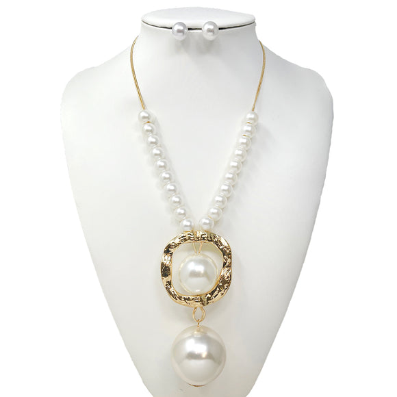 GOLD METAL CREAM PEARL NECKLACE SET ( 10827 GCR )
