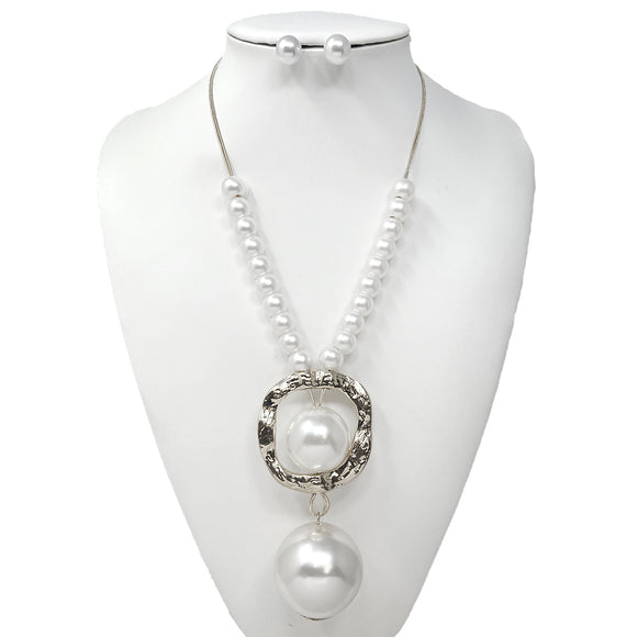 SILVER METAL WHITE PEARL NECKLACE SET ( 10827 RWH )