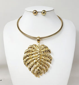 GOLD CHOKER NECKLACE SET LEAF PENDANT ( 10962 G )