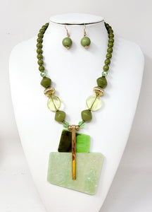 GOLD GREEN STONE PEARL NECKLACE SET ( 11078 GGR )