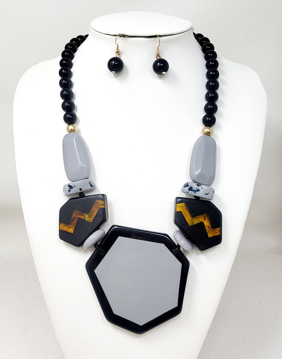 BLACK STATEMENT RESIN NECKLACE SET ( 11168 GBK )