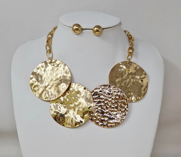 MULTICOLOR HAMMERED NECKLACE SET ( 11267 GMT )