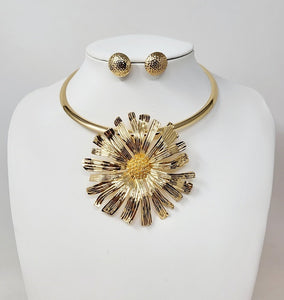 GOLD FLOWER CHOKER NECKLACE SET ( 20045 G )