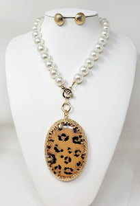 PEARL NECKLACE LEOPARD PRINT PENDANT ( 31036 GLE )