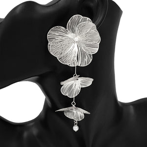 SILVER DANGLING FLOWER EARRINGS ( 2651 RD )