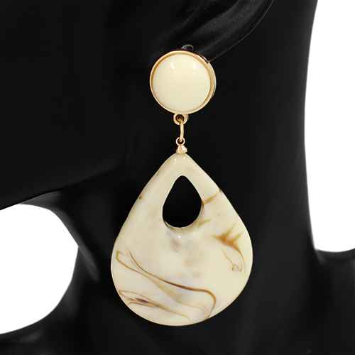 BEIGE ACRYLIC EARRINGS ( 2930 LBE )