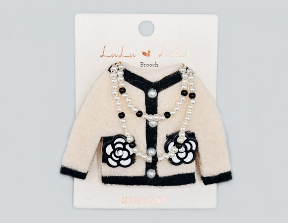 WHITE CARDIGAN BROOCH ( 1113 WHT )