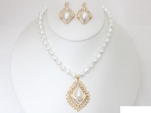 PEARL NECKLACE SET ( 20056 GCR )