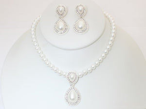 WHITE TEARDROP PEARL SILVER NECKLACE SET CLEAR STONES ( 20472 SWH )