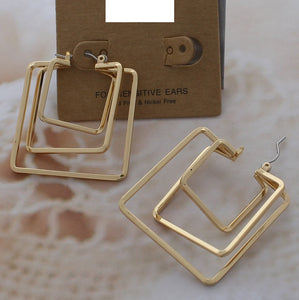 GOLD SQUARE METAL EARRINGS ( 291 G )