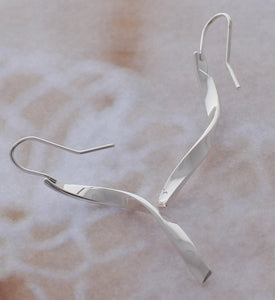 SILVER TWIST EARRINGS ( 996 S )