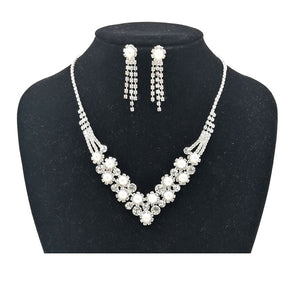 SILVER NECKLACE SET WHITE PEARLS CLEAR STONES POST EARRINGS ( 0372P-1C )