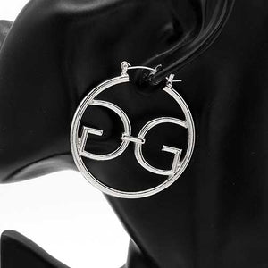 SILVER METAL G HOOP EARRINGS ( 3439 RD )