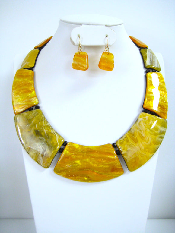 GOLD YELLOW ACRYLIC NECKLACE SET ( 3681 YL )