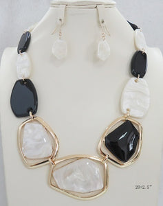 BLACK WHITE NECKLACE SET ACRYLIC ( 5096 BW )