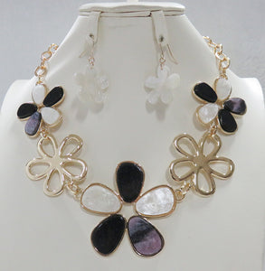 ACRYLIC FLOWER NECKLACE SET ( 5099 BW )