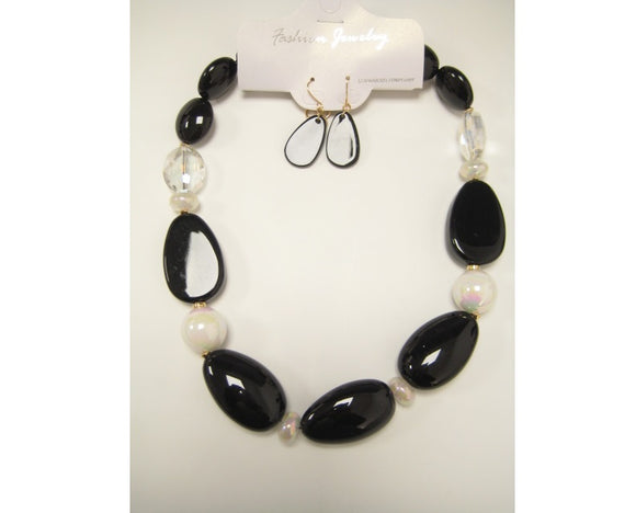 BLACK WHITE ACRYLIC NECKLACE SET ( 5182 BK )