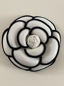 WHITE FLOWER BROOCH ( 5492 WT )