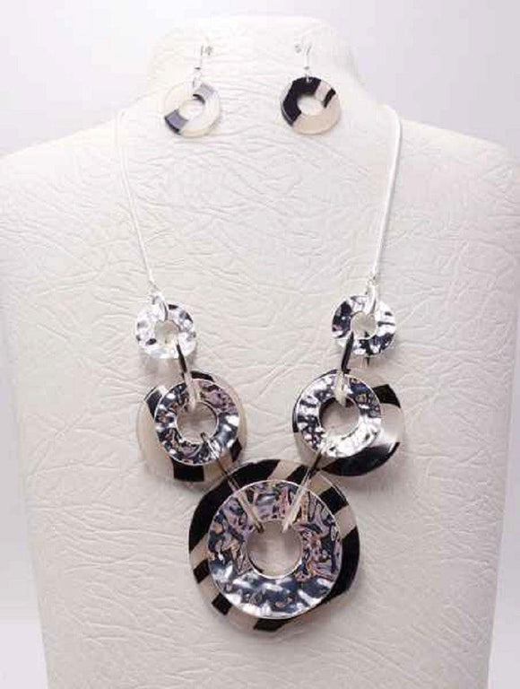 SILVER METAL ACRYLIC ZEBRA PRINT NECKLACE SET ( 3546 ) - Ohmyjewelry.com