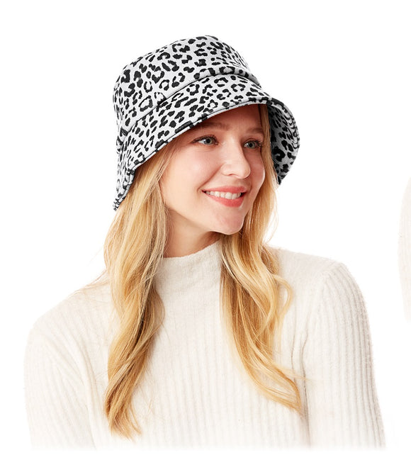 WHITE BLACK LEOPARD PRINT BUCKET HAT