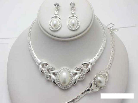 SILVER NECKLACE SET CLEAR STONES WHITE PEARLS MATCHING BRACELET ( 15583 S ) - Ohmyjewelry.com