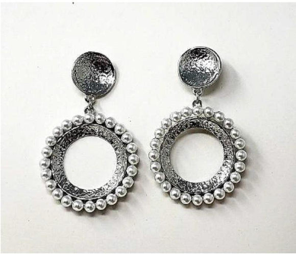 SILVER METAL EARRINGS WHITE PEARLS ( 10019 ) - Ohmyjewelry.com