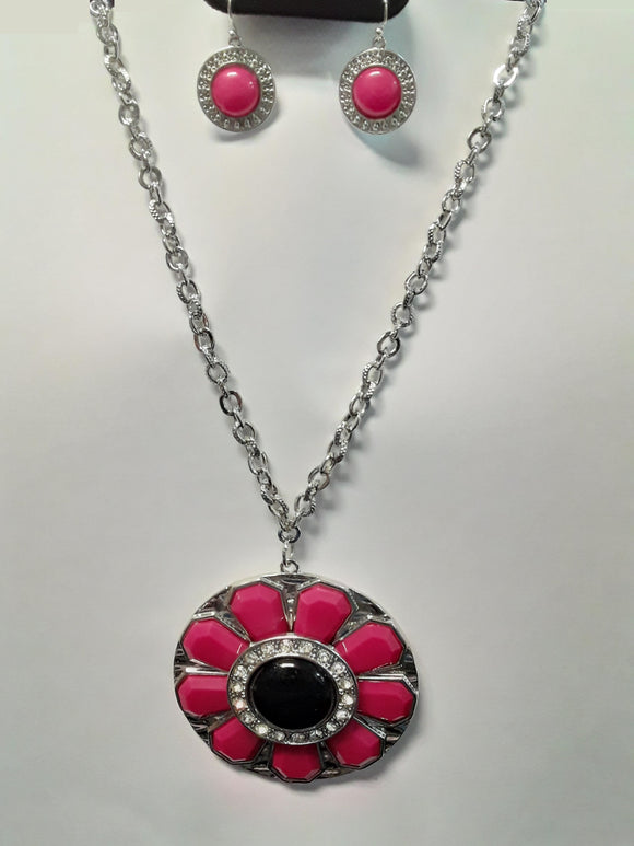 SILVER NECKLACE WITH FUCHSIA FLOWER PENDANT ( 539 )