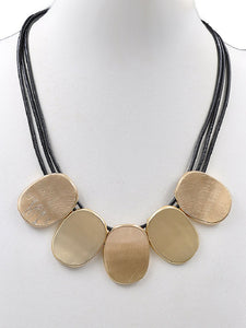 BLACK CHORD GOLD TEXTURED NECKLACE