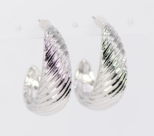 SILVER METAL EARRINGS ( 2965 S )