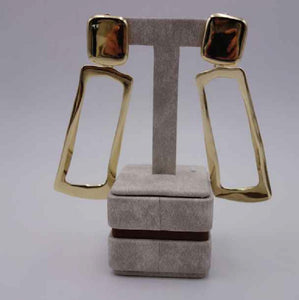 GOLD DANGLING RECTANGLE HAMMERED CLIP ON EARRINGS ( 2946 G )