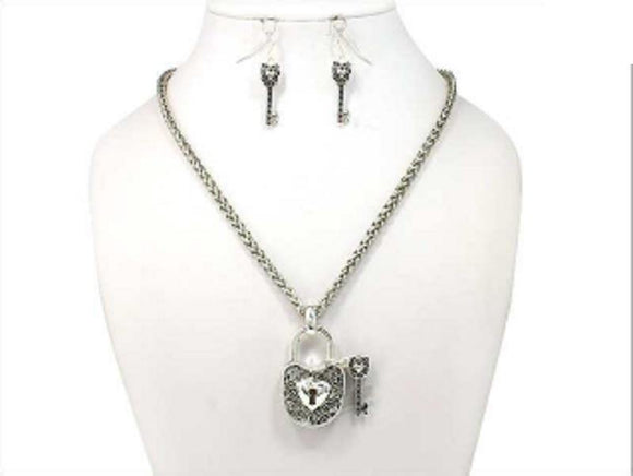 SILVER NECKLACE SET LOCK KEY HEART DESIGN ( 04353 ) - Ohmyjewelry.com