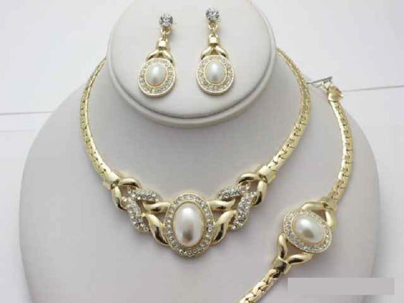 GOLD NECKLACE SET CLEAR STONES CREAM PEARLS MATCHING BRACELET(S15583G)