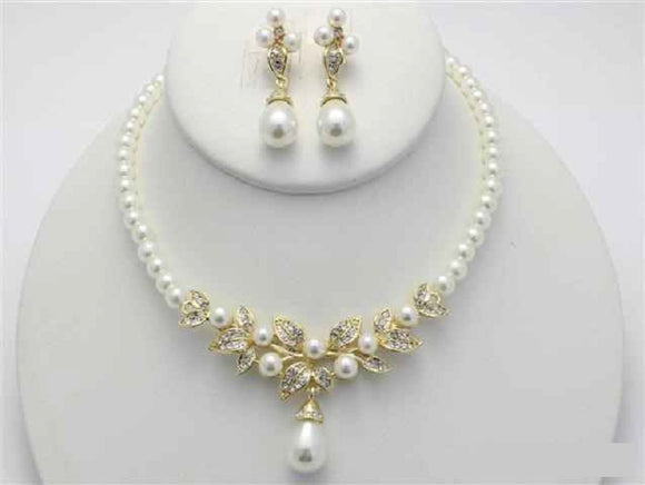 GOLD NECKLACE SET CREAM PEARLS CLEAR STONES ( 17794 GCR )